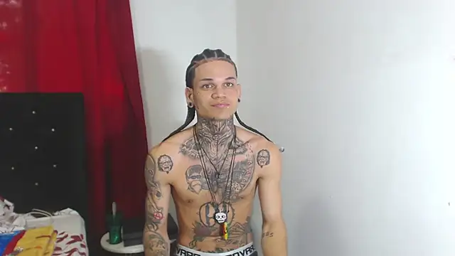 Snapshot of hot_man05 chatting on February 21, 9:00 pm hot man05 online show from February 21, 9:00 pm