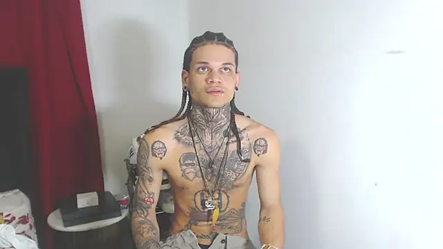 Snapshot of hot_man05 chatting on February 27, 3:47 am hot man05 online show from February 27, 3:47 am