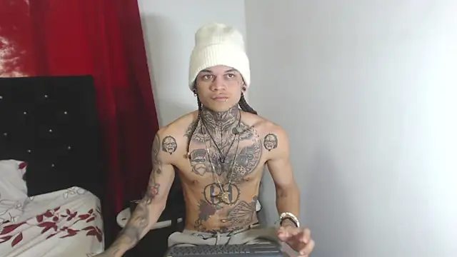 Snapshot of hot_man05 chatting on February 28, 9:33 pm hot man05 online show from February 28, 9:33 pm