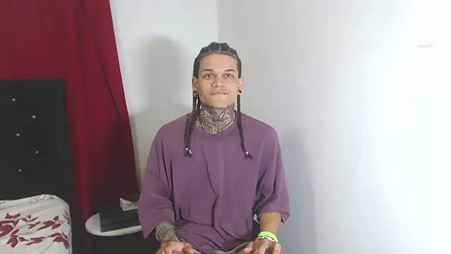 Snapshot of hot_man05 chatting on March 2, 8:05 am hot man05 online show from March 2, 8:05 am