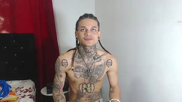 Snapshot of hot_man05 chatting on March 2, 10:05 pm hot man05 online show from March 2, 10:05 pm