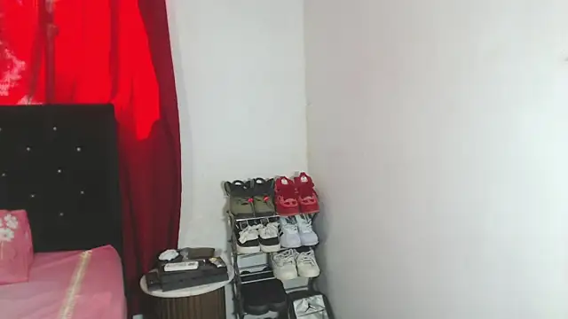 Snapshot of hot_man05 chatting on March 6, 7:43 pm hot man05 online show from March 6, 7:43 pm