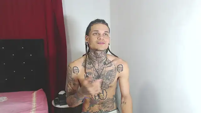 Snapshot of hot_man05 chatting on March 7, 5:29 am hot man05 online show from March 7, 5:29 am