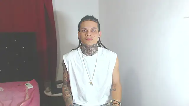 Snapshot of hot_man05 chatting on March 8, 4:45 am hot man05 online show from March 8, 4:45 am