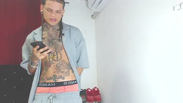 Snapshot of hot_man05 chatting on March 8, 7:49 am hot man05 online show from March 8, 7:49 am