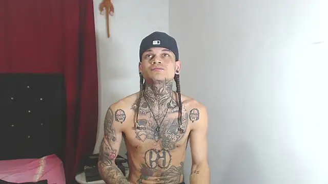 Snapshot of hot_man05 chatting on March 14, 2:42 am hot man05 online show from March 14, 2:42 am