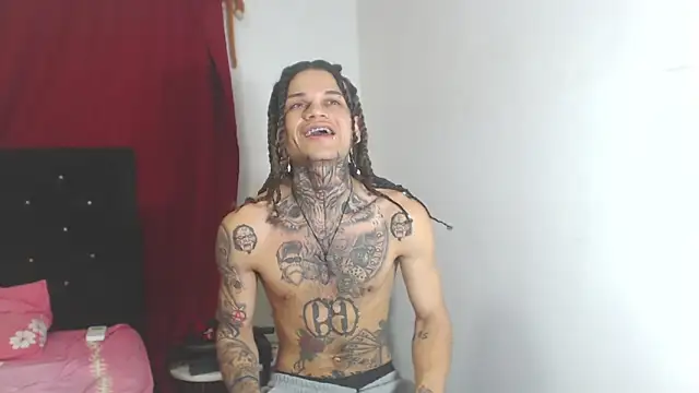 Snapshot of hot_man05 chatting on March 16, 8:32 am hot man05 online show from March 16, 8:32 am