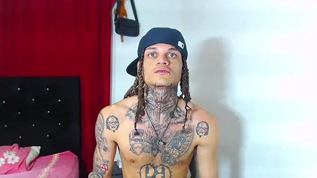 Snapshot of hot_man05 chatting on March 19, 8:34 am hot man05 online show from March 19, 8:34 am