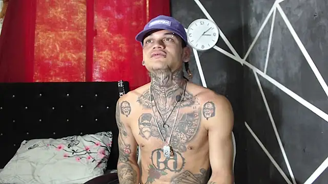 Snapshot of hot_man05 chatting on October 1, 2:01 pm hot man05 online show from October 1, 2:01 pm