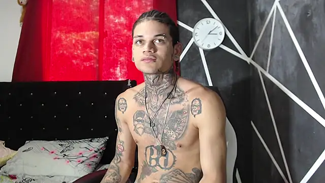 Snapshot of hot_man05 chatting on October 2, 4:47 pm hot man05 online show from October 2, 4:47 pm