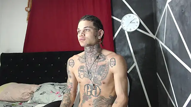 Snapshot of hot_man05 chatting on October 6, 3:04 am hot man05 online show from October 6, 3:04 am