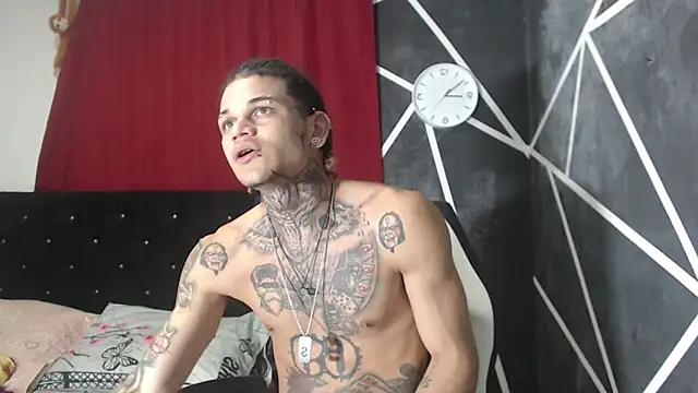 Snapshot of hot_man05 chatting on October 10, 11:59 pm hot man05 online show from October 10, 11:59 pm