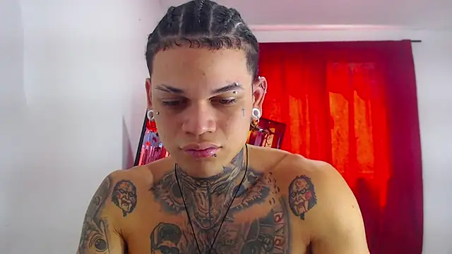 Snapshot of hot_man05 chatting on October 25, 5:19 pm hot man05 online show from October 25, 5:19 pm