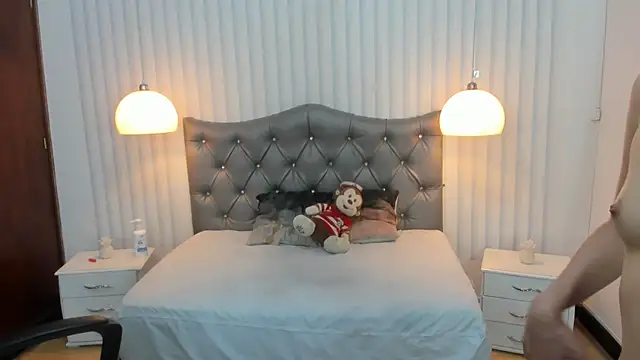 Snapshot of mia_vanucci1 chatting on March 12, 6:07 am mia vanucci1 online show from March 12, 6:07 am