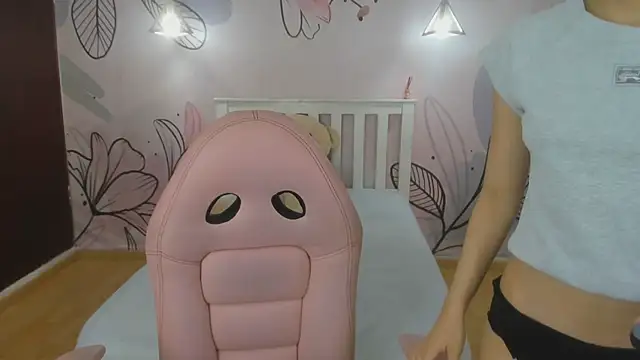 Snapshot of mia_vanucci1 chatting on March 18, 3:21 pm mia vanucci1 online show from March 18, 3:21 pm