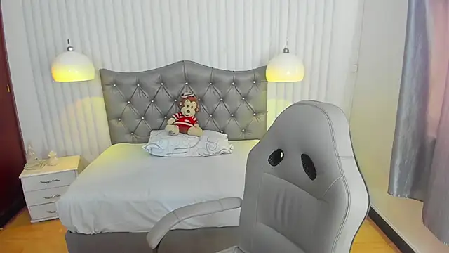 Snapshot of mia_vanucci1 chatting on September 30, 7:30 pm mia vanucci1 online show from September 30, 7:30 pm