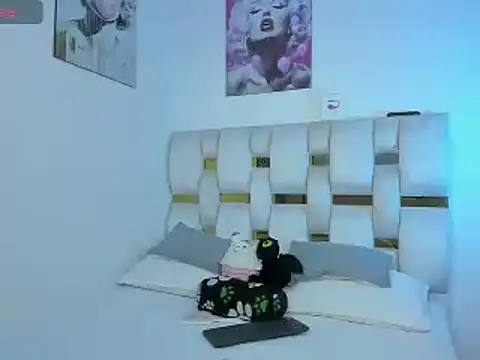 Snapshot of beautiful_doll088 chatting on February 10, 6:20 am beautiful doll088 online show from February 10, 6:20 am