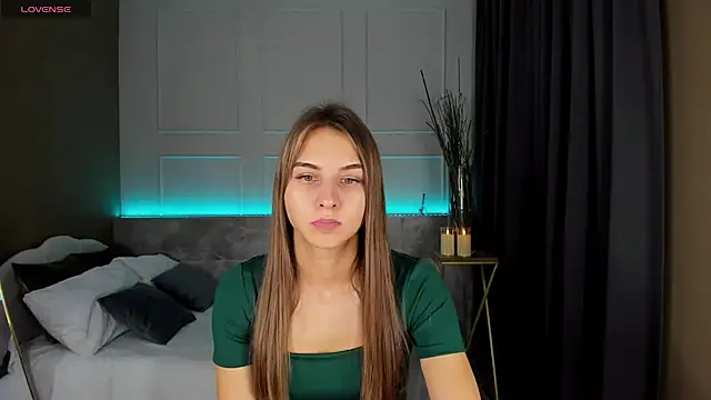 Snapshot of CharmBianca chatting on January 31, 9:27 am CharmBianca online show from January 31, 9:27 am