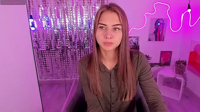 Snapshot of CharmBianca chatting on February 12, 5:26 am CharmBianca online show from February 12, 5:26 am