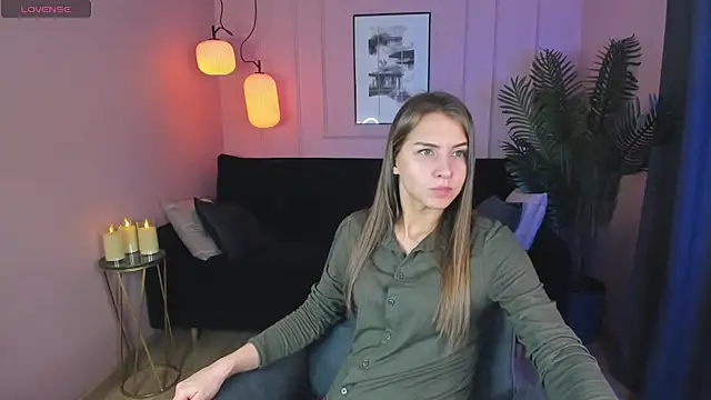 Snapshot of CharmBianca chatting on February 20, 8:39 am CharmBianca online show from February 20, 8:39 am