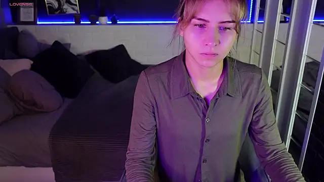 Snapshot of CharmBianca chatting on February 22, 5:34 am CharmBianca online show from February 22, 5:34 am