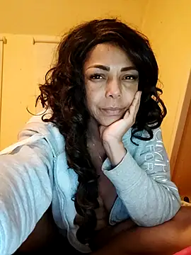 Lunasquirt1985 online show from September 30, 12:37 am