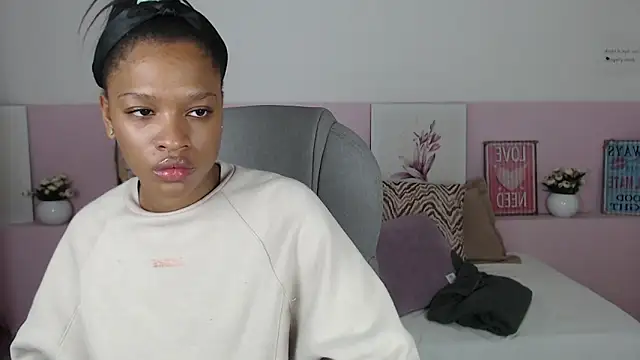 brendathompson  online show from February 13, 12:32 pm