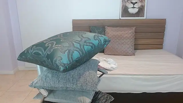 brendathompson  online show from March 15, 3:29 am