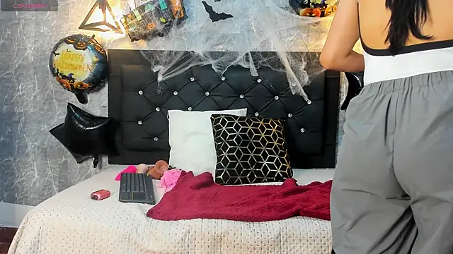 Snapshot of emberhodson chatting on October 29, 10:28 am emberhodson online show from October 29, 10:28 am