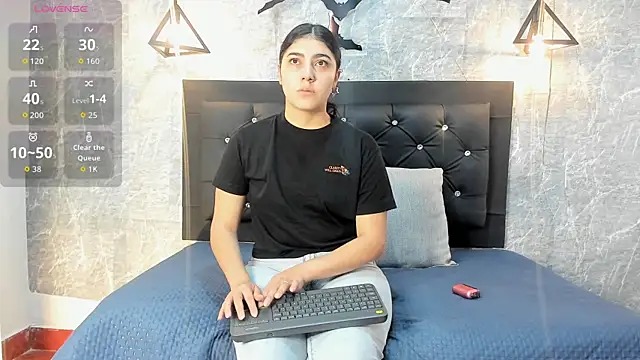 Snapshot of emberhodson chatting on November 3, 11:33 am emberhodson online show from November 3, 11:33 am