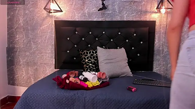 Snapshot of emberhodson chatting on November 4, 11:31 am emberhodson online show from November 4, 11:31 am