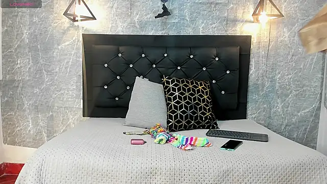 Snapshot of emberhodson chatting on November 5, 12:38 pm emberhodson online show from November 5, 12:38 pm