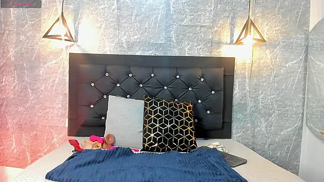 Snapshot of emberhodson chatting on November 12, 10:48 am emberhodson online show from November 12, 10:48 am