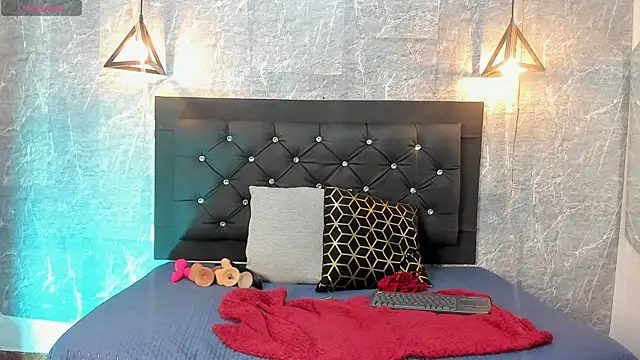 Snapshot of emberhodson chatting on November 16, 11:27 am emberhodson online show from November 16, 11:27 am