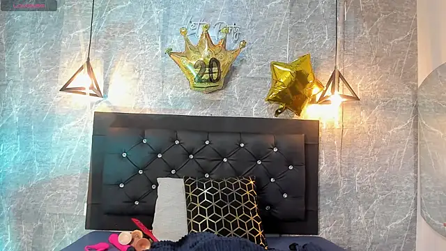 Snapshot of emberhodson chatting on November 17, 11:27 am emberhodson online show from November 17, 11:27 am