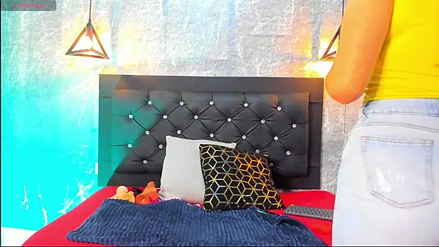 Snapshot of emberhodson chatting on November 24, 11:32 am emberhodson online show from November 24, 11:32 am