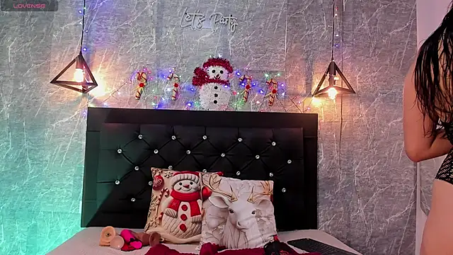 Snapshot of emberhodson chatting on November 27, 12:29 pm emberhodson online show from November 27, 12:29 pm