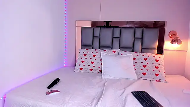 SofiArias online show from September 25, 5:49 pm