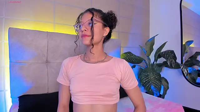 mac-sara online show from October 13, 9:37 pm