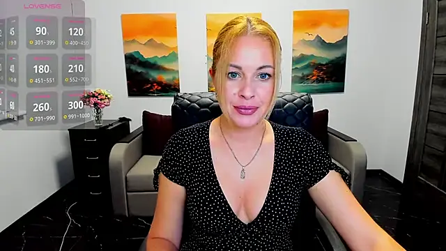 Snapshot of Mira_Whites chatting on November 21, 1:10 pm Mira Whites online show from November 21, 1:10 pm