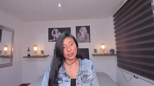 Nohemi louse online show from February 1, 7:23 pm