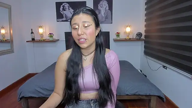 Nohemi louse online show from February 4, 7:33 pm