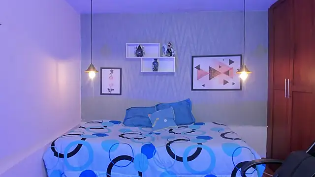 Nohemi louse online show from March 13, 1:43 am