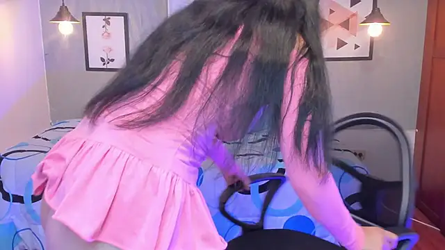 Nohemi louse online show from March 20, 11:02 pm