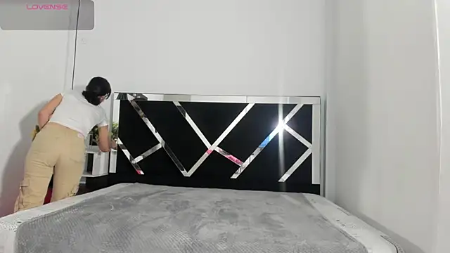 Annyrosee online show from February 28, 8:28 pm