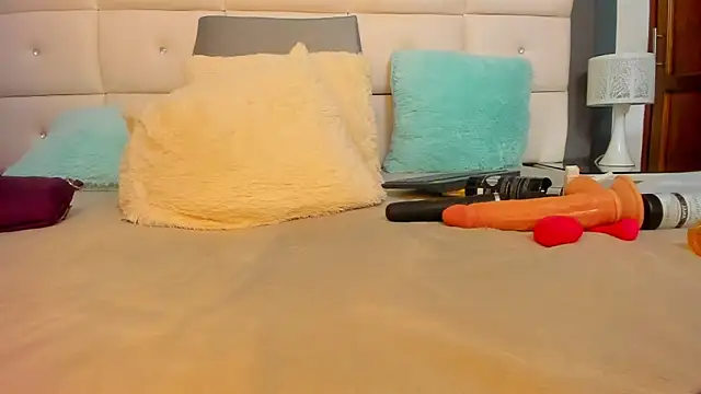 DayannaBronx online show from September 14, 8:30 pm