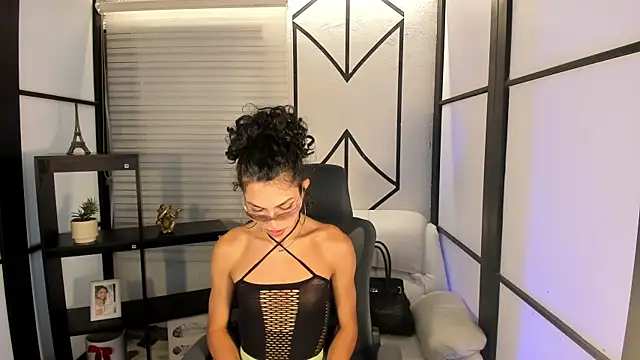 allicemackenzie online show from February 5, 6:24 am