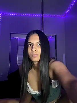 Snapshot of Liyah_19 chatting on November 16, 6:30 am Liyah 19 online show from November 16, 6:30 am