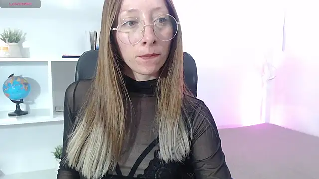 Snapshot of Carlin_Diaz chatting on February 10, 1:46 am Carlin Diaz online show from February 10, 1:46 am