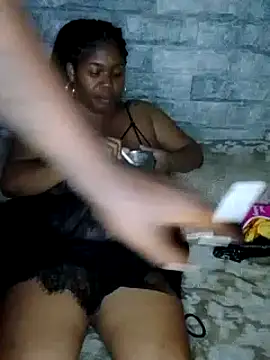 Snapshot of holidtic_justice chatting on February 12, 9:01 pm holidtic justice online show from February 12, 9:01 pm